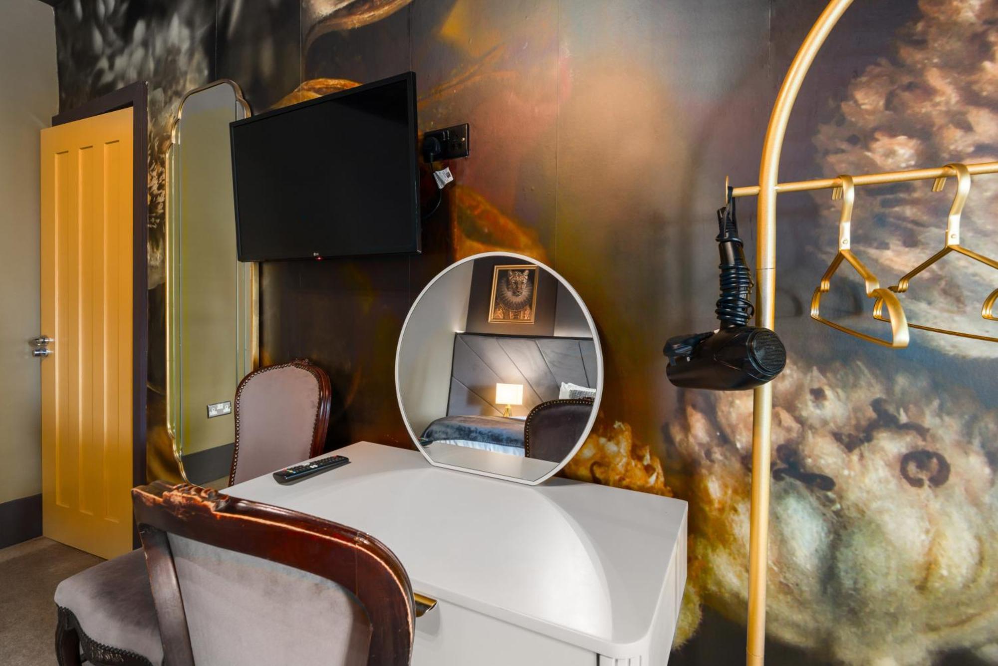 City Retreat, Spacious 4 Bed House, Games Room, Parking, Hot Tub & Bbq Кардиф Екстериор снимка