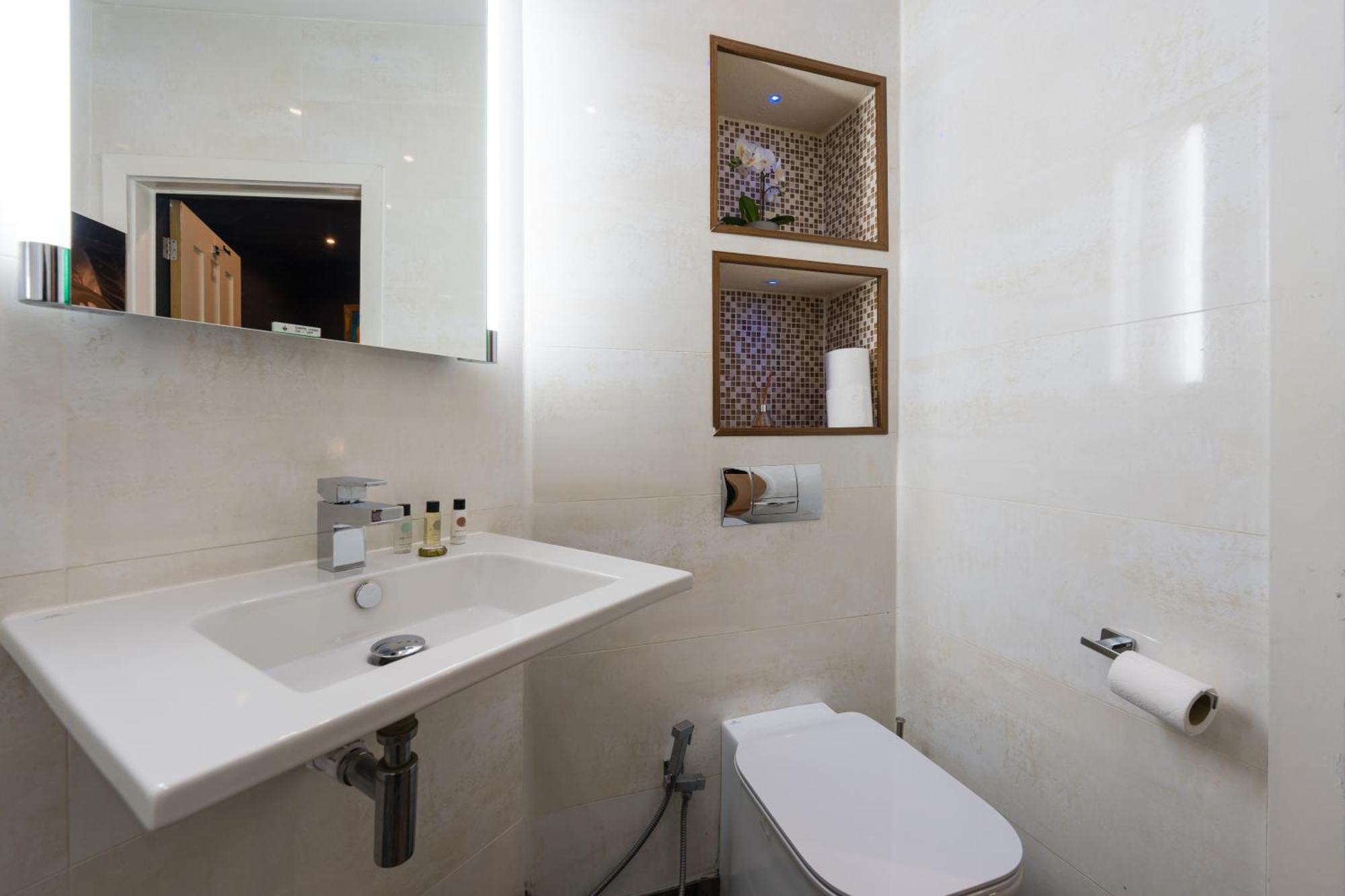 City Retreat, Spacious 4 Bed House, Games Room, Parking, Hot Tub & Bbq Кардиф Екстериор снимка
