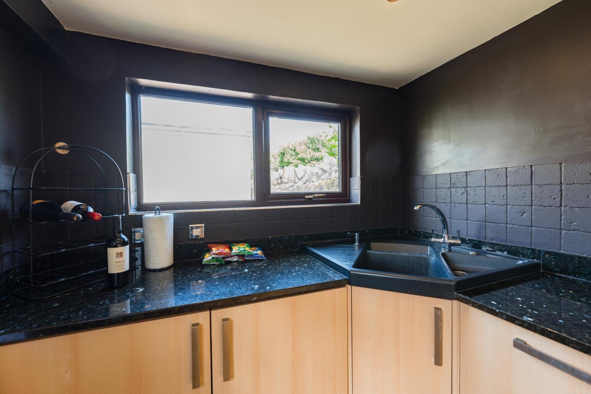 City Retreat, Spacious 4 Bed House, Games Room, Parking, Hot Tub & Bbq Кардиф Екстериор снимка