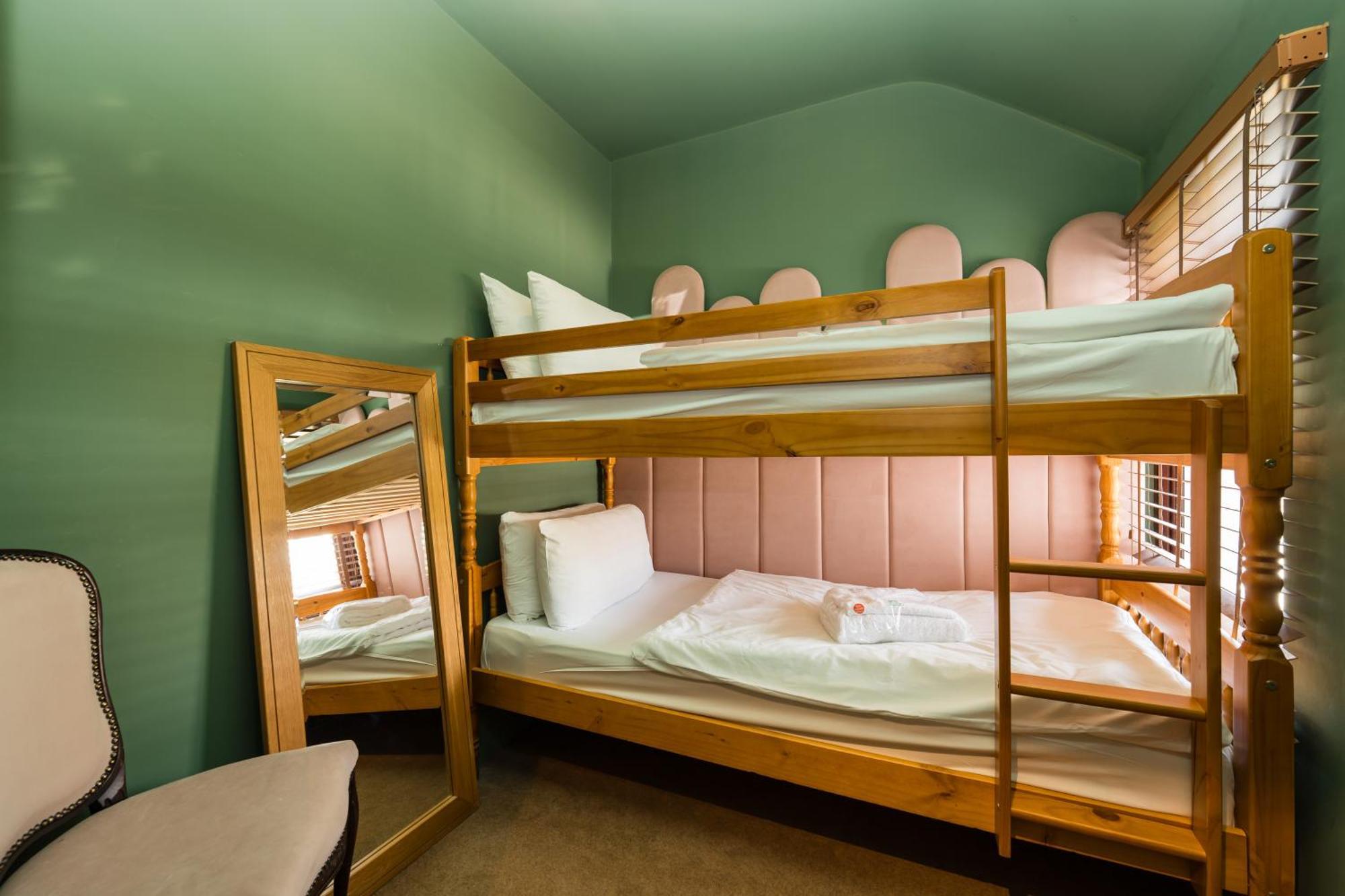 City Retreat, Spacious 4 Bed House, Games Room, Parking, Hot Tub & Bbq Кардиф Екстериор снимка