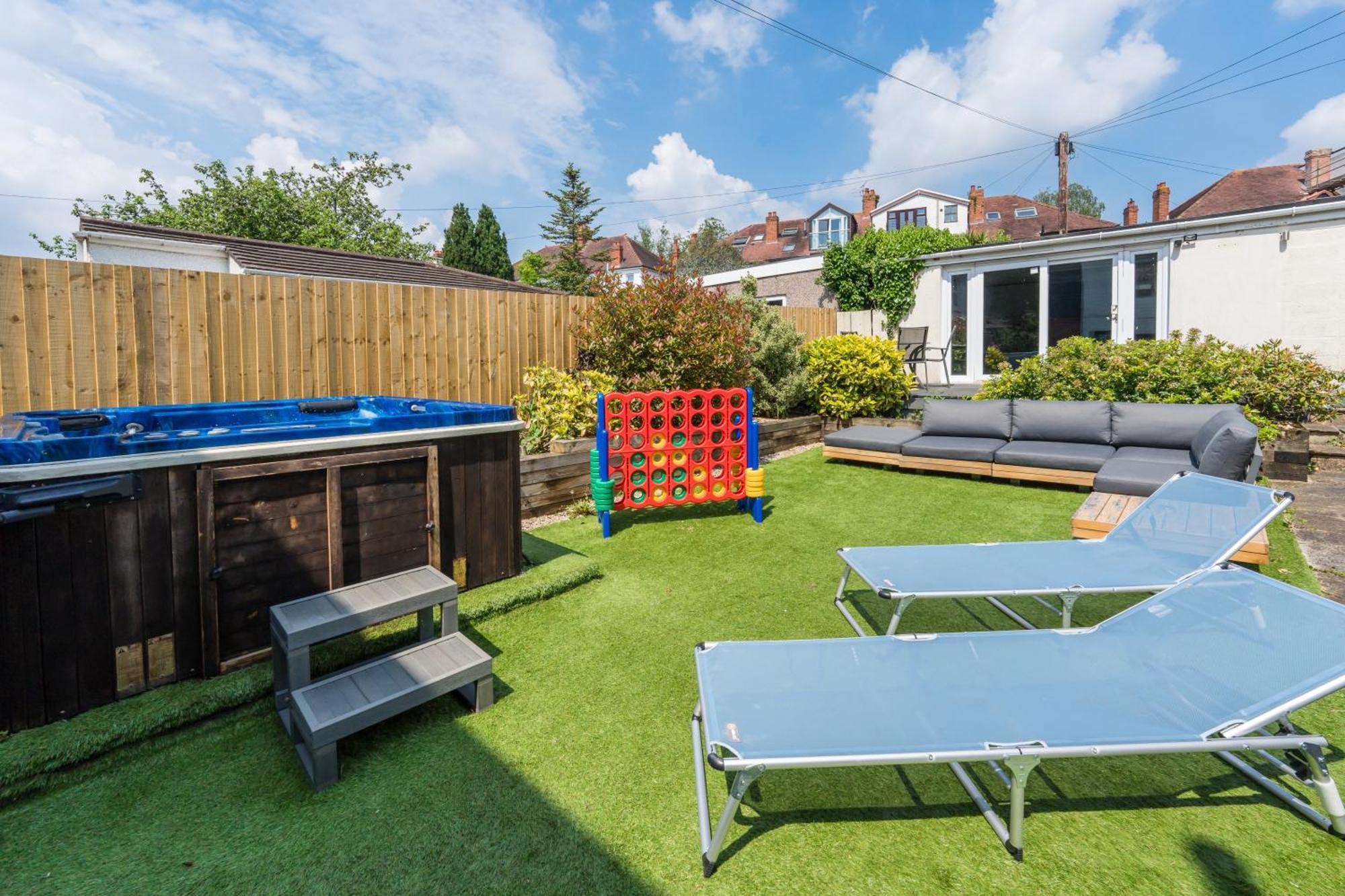 City Retreat, Spacious 4 Bed House, Games Room, Parking, Hot Tub & Bbq Кардиф Екстериор снимка