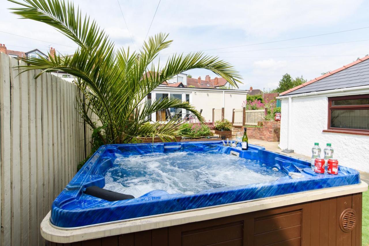 City Retreat, Spacious 4 Bed House, Games Room, Parking, Hot Tub & Bbq Кардиф Екстериор снимка