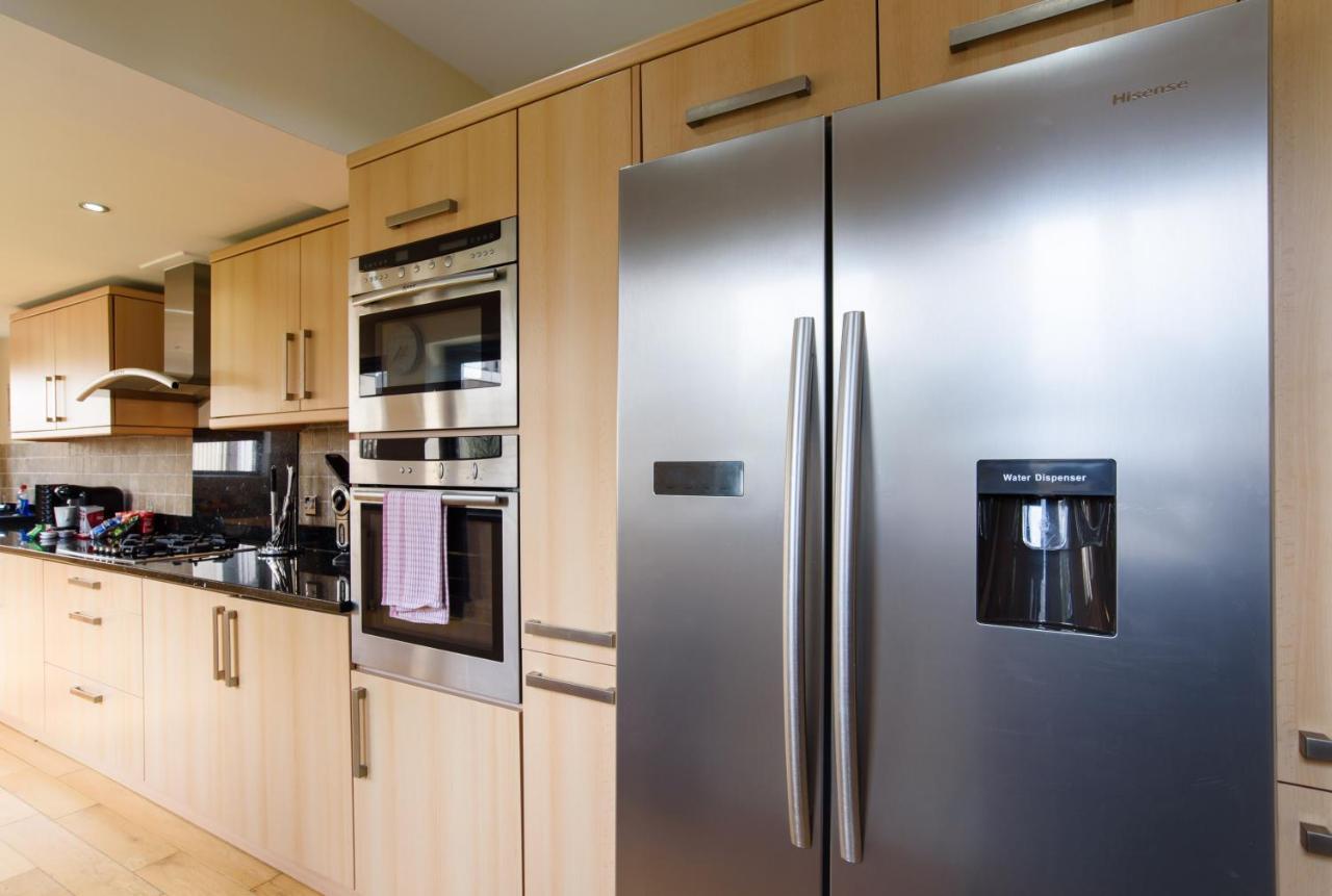City Retreat, Spacious 4 Bed House, Games Room, Parking, Hot Tub & Bbq Кардиф Екстериор снимка